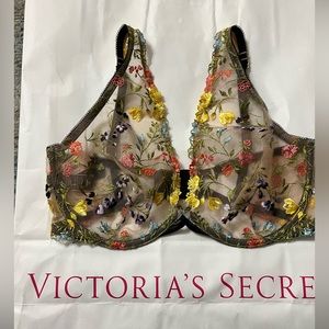 Victoria's Secret Plunge Cup Bra